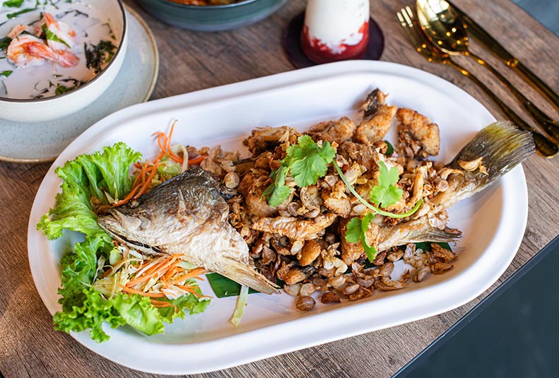 Deep-Fried Fish with Garlic